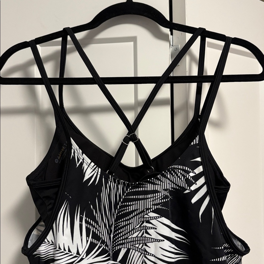 NEW [Athleta] Black/White Sandy Beach Tankini Swim Swimsuit Top Women's 34B/C - Picture 7 of 11